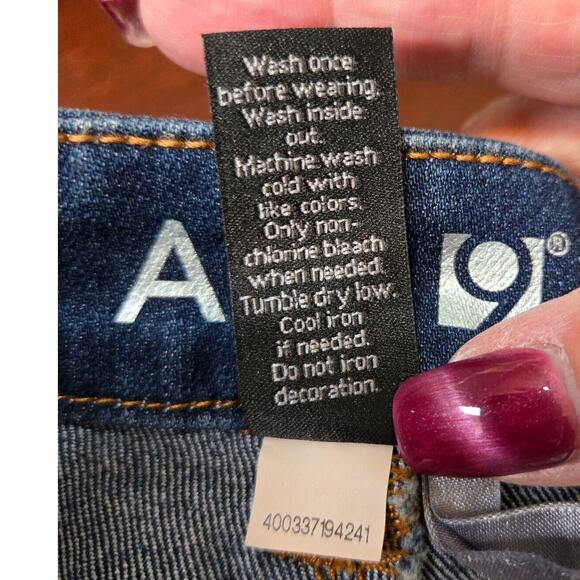 Apt. 9 Women's Dark Navy Denim Bermuda Stretch Shorts Pockets Button & Zip Sz 12 - Picture 7 of 7